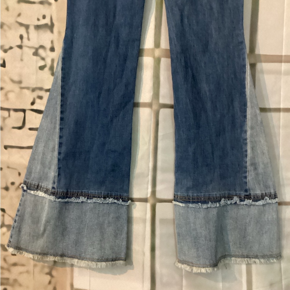 Classic Blue B Collection Retro Bell Bottom Jeans Sz Medium - Picture 7 of 11